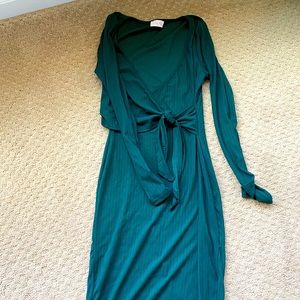 PINK LILY RIBBED MIDI in Green, size small